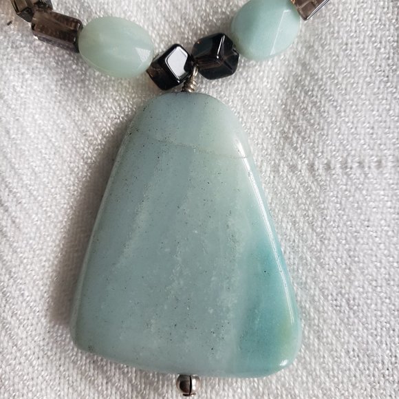 Silver and stone necklace - Picture 3 of 8